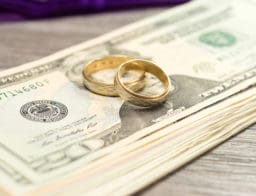 esküvő pénz dollár