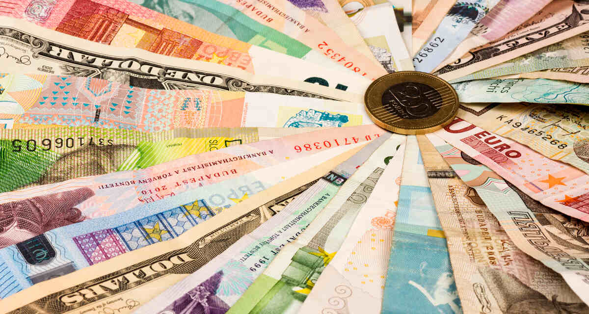 forint, euró, dollár és más bankjegyek