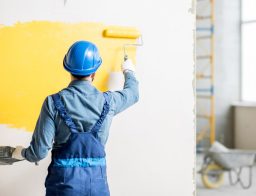 szakmunkás szobafestő felújítás közben, készpénzben kéri a fizetséget